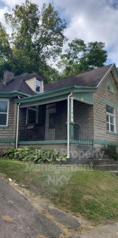 Building Photo - 768 E 10th St