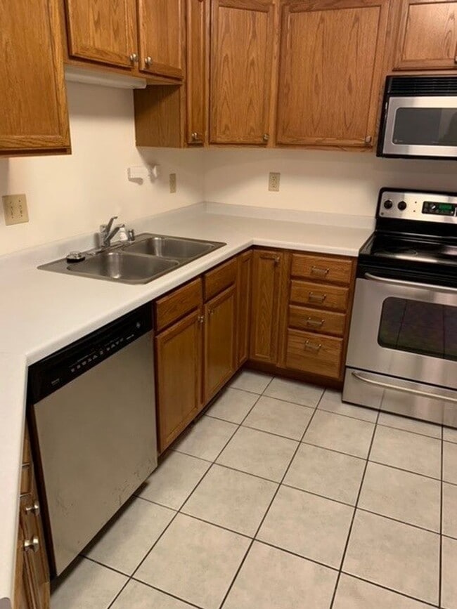 Building Photo - Lexington Duplex