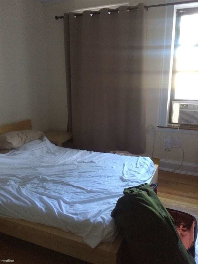 Building Photo - 2162 Crescent St