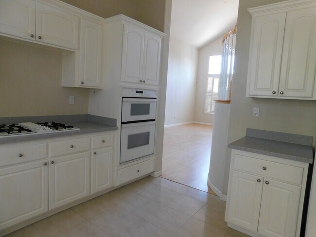 Building Photo - 4623 Longview Dr