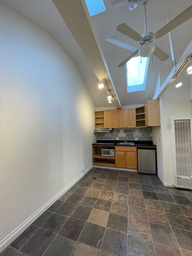 Kitchenette - 141 Wilton Dr