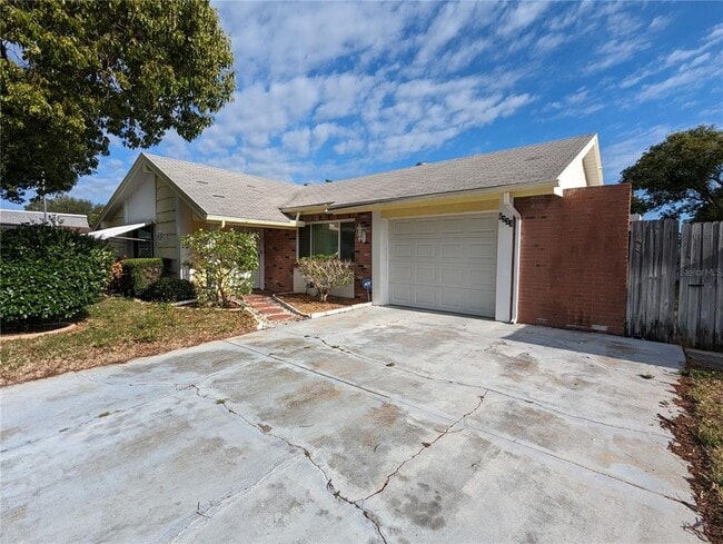 Building Photo - 4233 Hillsdale Dr