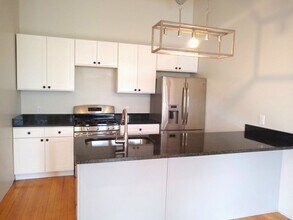 Building Photo - 19-21-21 Hedley Ave