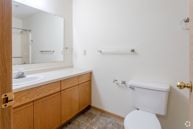 2HAB, 2BA - 1,368 ft² - Summit Court Estates