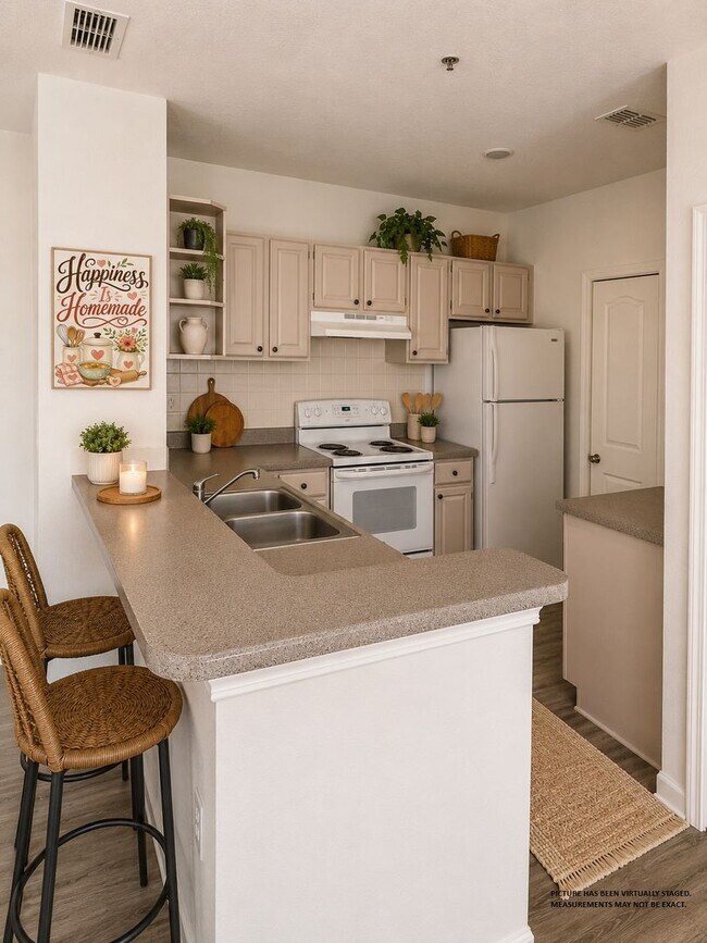 Building Photo - Beautifully Renovated 4 Bed / 2 Bath Condo in Visconti West Condominium- Water View