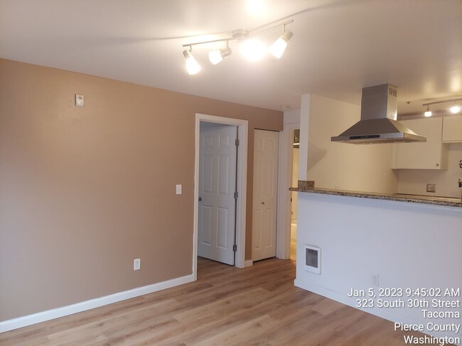 Foto del edificio - For Rent - Tacoma darling 1 bedroom 1 bath...