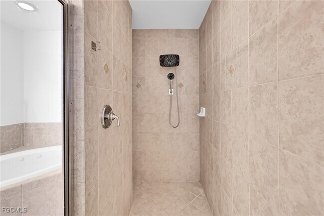 Building Photo - 16 NW 12th Pl