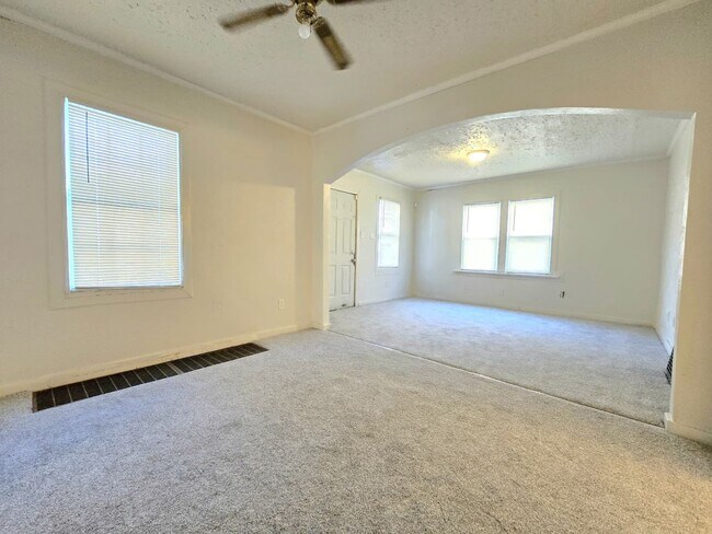 Building Photo - 1213 Fremont St