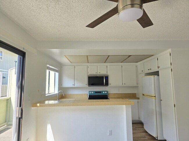 Building Photo - 714 N Irena Ave
