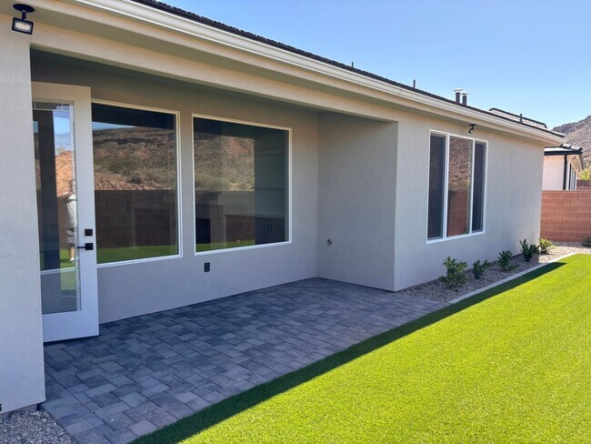 Building Photo - Brand New Custom 4 bed | 2 Bath | 2 Car Ga...