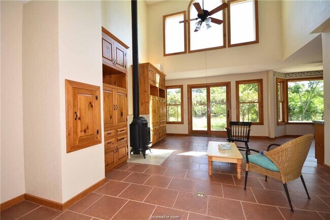 Building Photo - 7765 Steep Hollow Rd