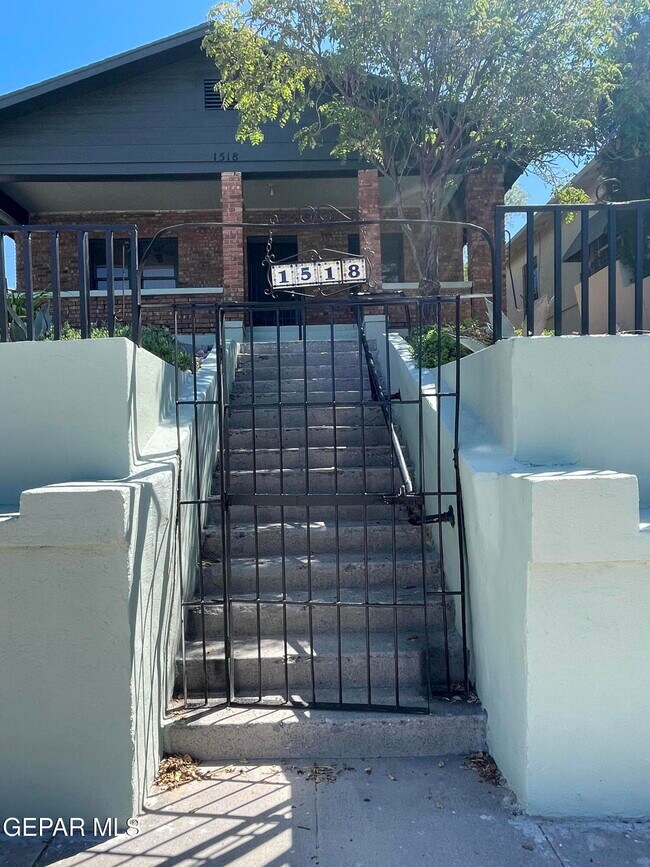 Foto del edificio - 1518 Lawton Dr