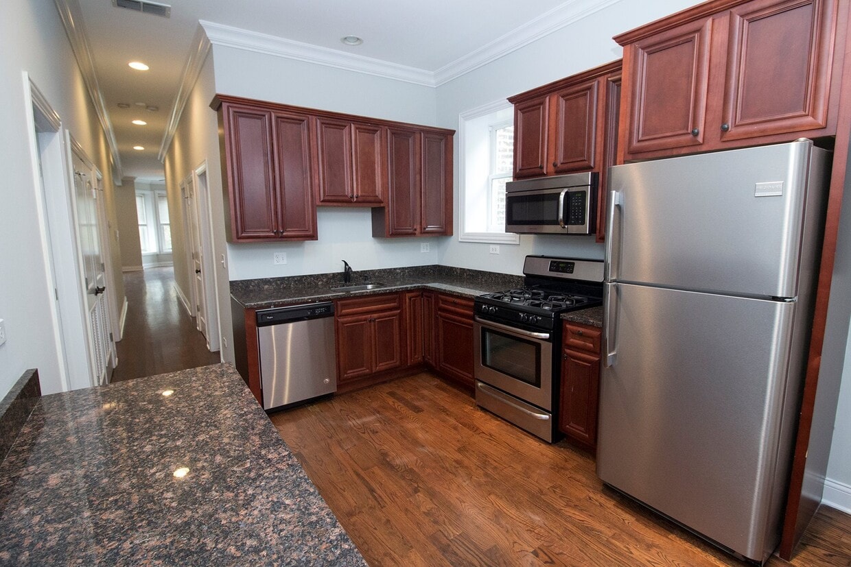 Foto principal - 933 W Newport Ave