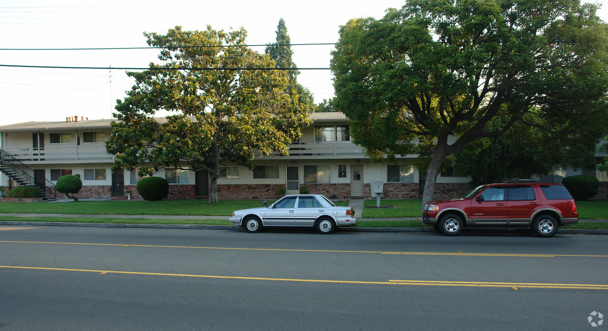 Building Photo - 241 W Maude Ave