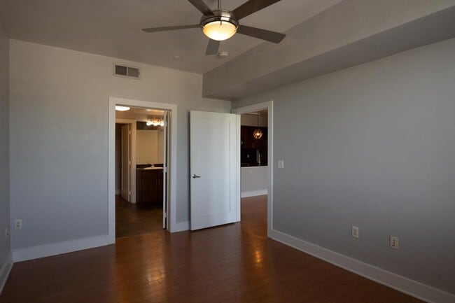 Building Photo - 3016 Guadalupe St