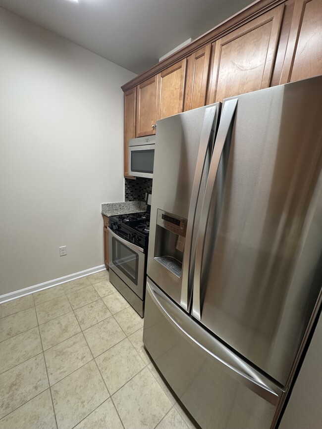 Building Photo - 621 Doral Ct