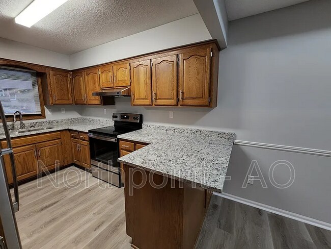 Building Photo - Charming 3-Bed, 2-Bath Home in Lees Summit with 2 Car Garage