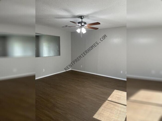 Foto del edificio - 7218 Stevenson Dr