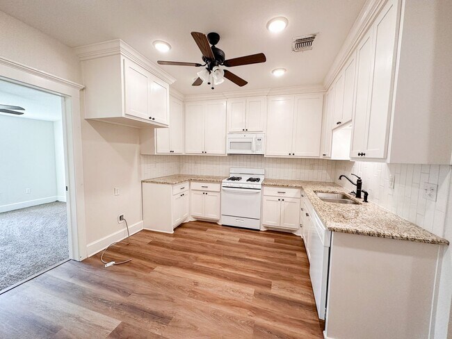 Foto del edificio - Beautiful Downtown 3 bedroom home