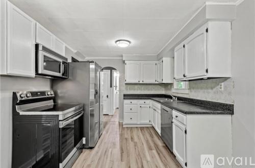 Building Photo - 121 Ferndale Ave