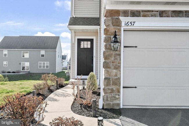 Building Photo - 1657 Haralson Dr