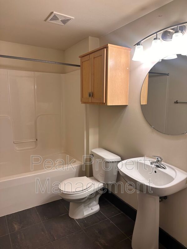 Foto del edificio - 212 W 7th St