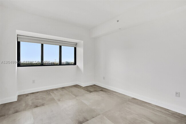 Foto del edificio - 650 NE 32nd St