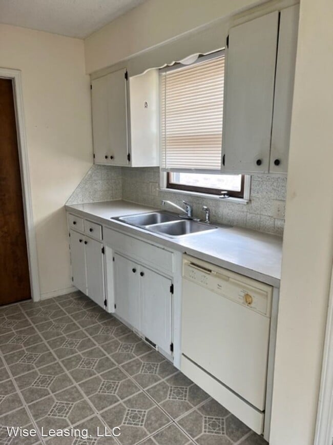 Building Photo - 3 br, 2 bath House - 2413 S Kings