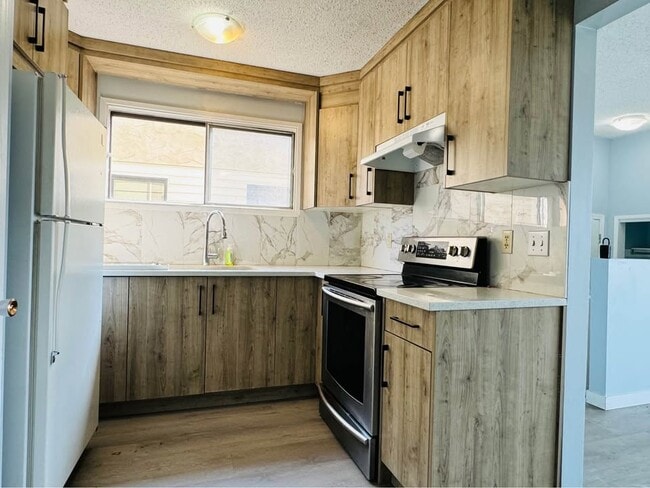 Building Photo - 212 Whitlock Pl NE