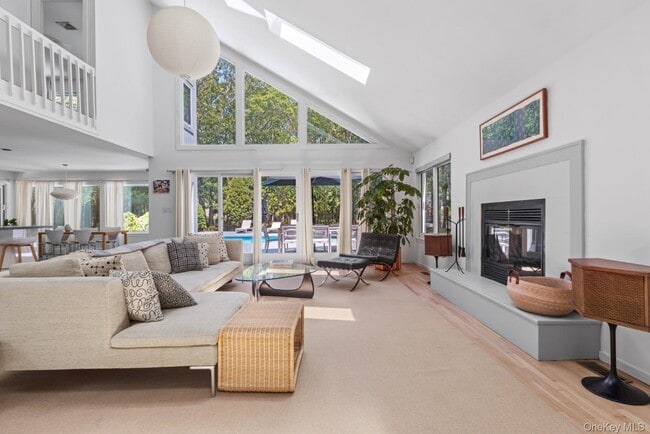 Foto del edificio - 24 Quogue Riverhead Rd