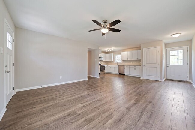 Building Photo - Charming 3 bedroom home, newly renovated, ...