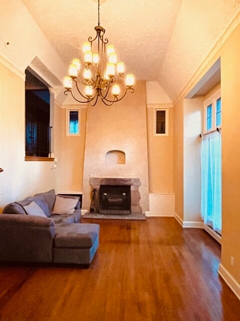 Foto del edificio - 2571 Ashurst Rd