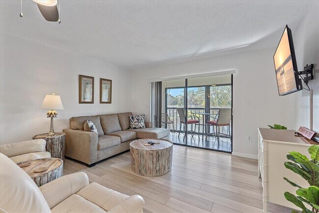 Foto del edificio - 320 Mission Trail N
