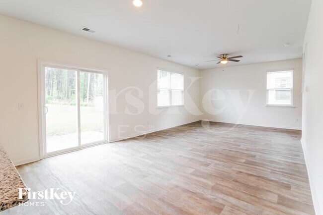 Foto del edificio - 114 Whispering Wood Dr