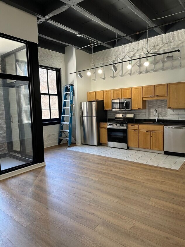 Primary Photo - 20 N State St