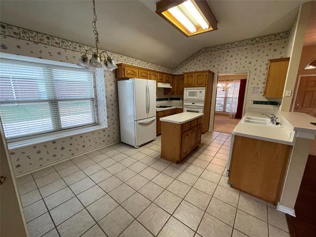 Building Photo - 327 Woodglen Dr