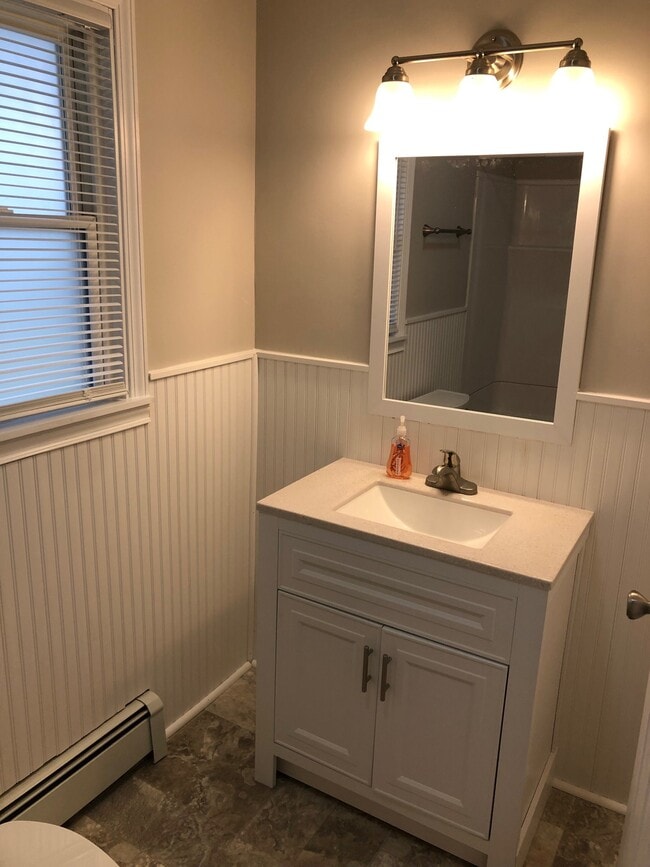 Bathroom - 916 Lennox St