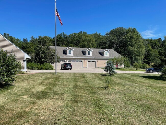 Loft Apartment - 8678 US Highway 42 N