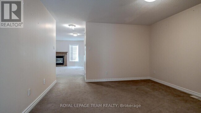 Building Photo - 403 Temiskaming Crescent