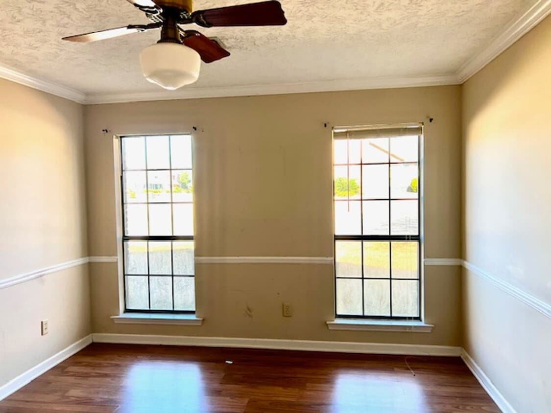 Foto del edificio - 3/2 - Corner Lot - Brick, Fenced