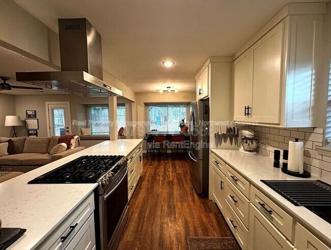 Foto del edificio - 1739 Creek Ct