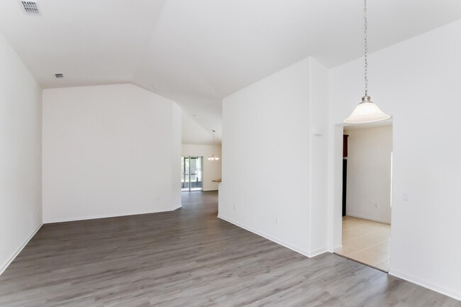 Foto del edificio - 236 Abernathy Cir
