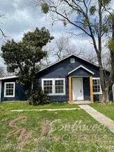 Building Photo - 981 W Oak St