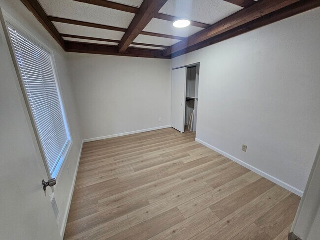 Foto del edificio - 300 2nd Ave