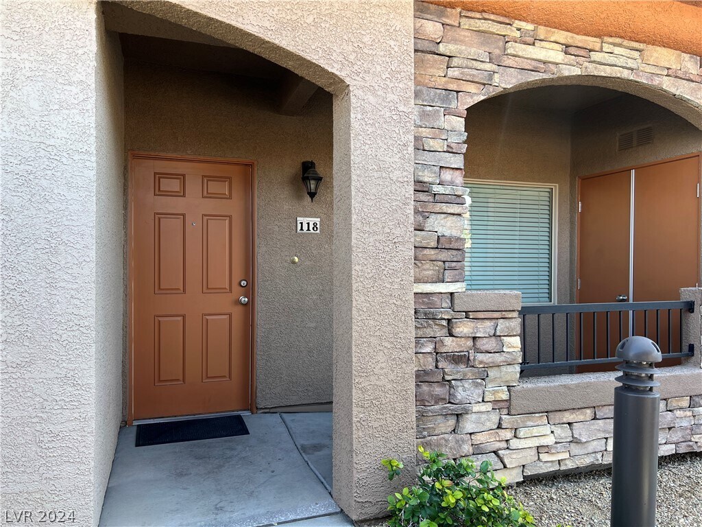 Primary Photo - 7701 W Robindale Rd