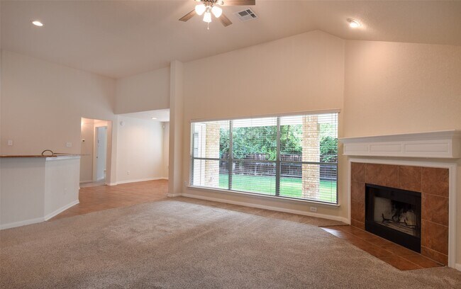 Foto del edificio - 22 E Hobbit Glen Dr