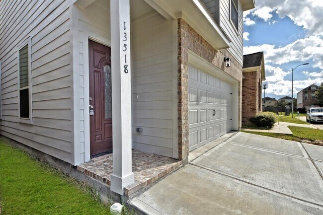 Foto del edificio - 13518 Villa Arbor Dr