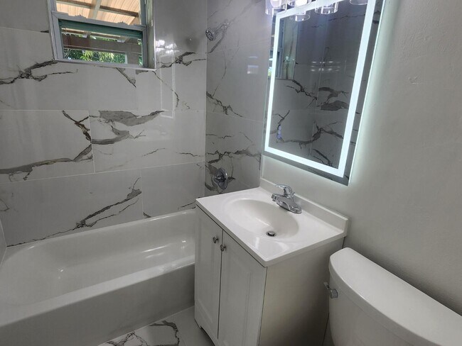 Foto del edificio - 1754 NE 48th Ct