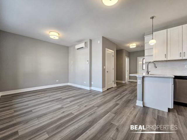 Foto del edificio - 2 bedroom in CHICAGO IL 60613