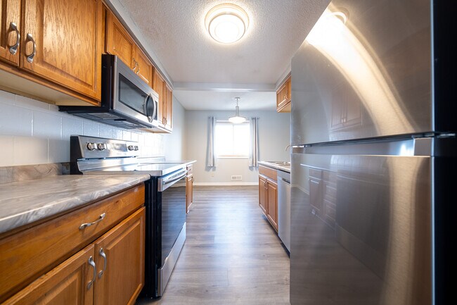 Foto del edificio - 7677 Whitney Dr